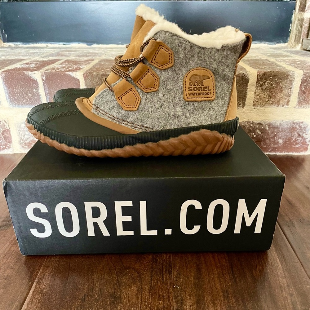 Sorel waterproof boots! Brand new! Size 7